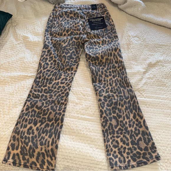 NWT Good American Leopard Kick Flare Jeans 26 - Picture 4 of 5